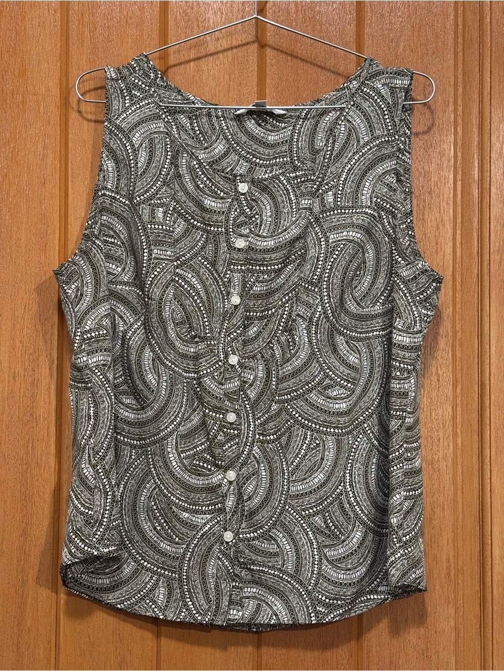 croft & barrow Olive & White Sleeveless Button-Front Camisole. Pit 20” L 25” XL